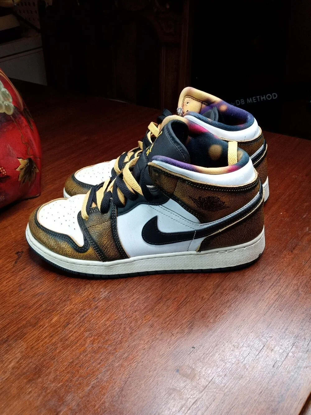 Nike Air Jordan 1 Mid SE Orange Wear Away GS DQ8418-071 Size 7Y Shoes
